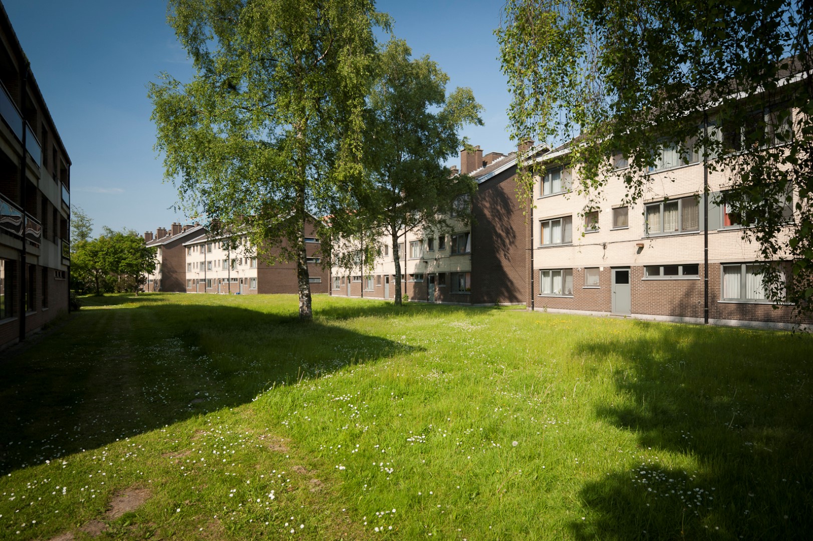 Gevelbeeld van de appartementsgebouwen in de August Vermeylenstraat 4-152