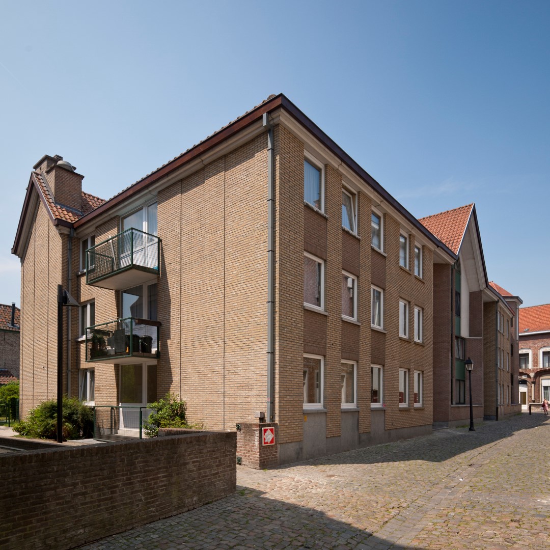 Drongenhof Gevelbeeld appartementsgebouw Drongenhof in het Paterhol